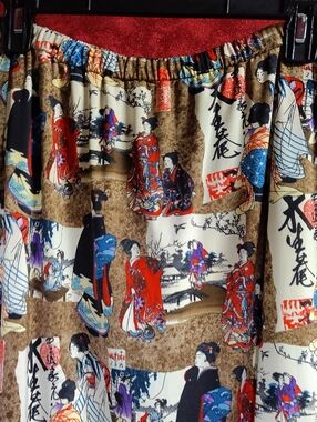 Printed Geisha-Scene Women's Skirt in Cream and Brown